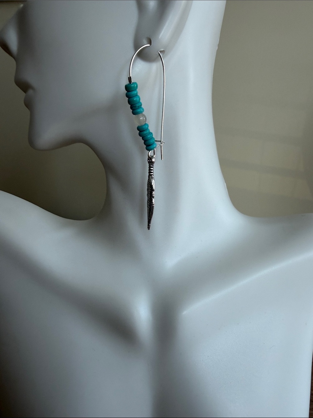 HAND CRAFTED TURQUOISE & WHITE QUARTZ FEATHER DANGLE EARRINGS Boho Western - Picture 5 of 9